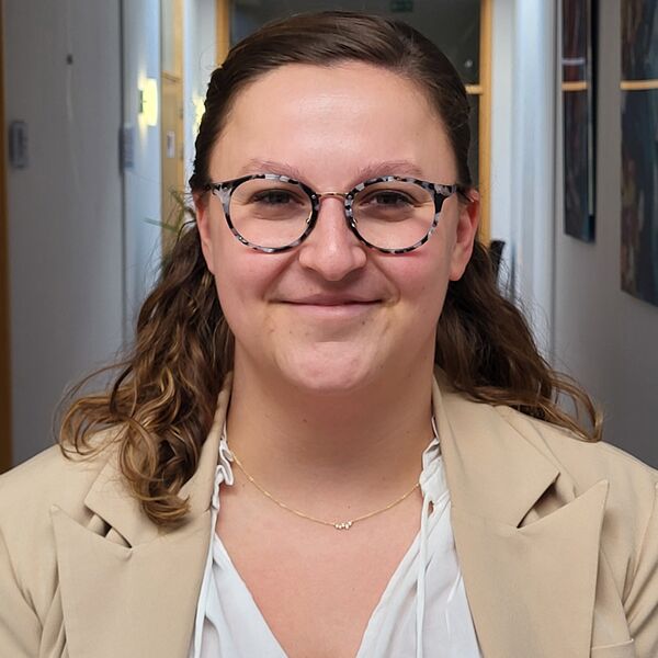 Dr. Myrthe Carlisi